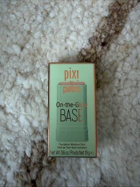 Pixi by Petra On-the-Glow Base - Vanilla